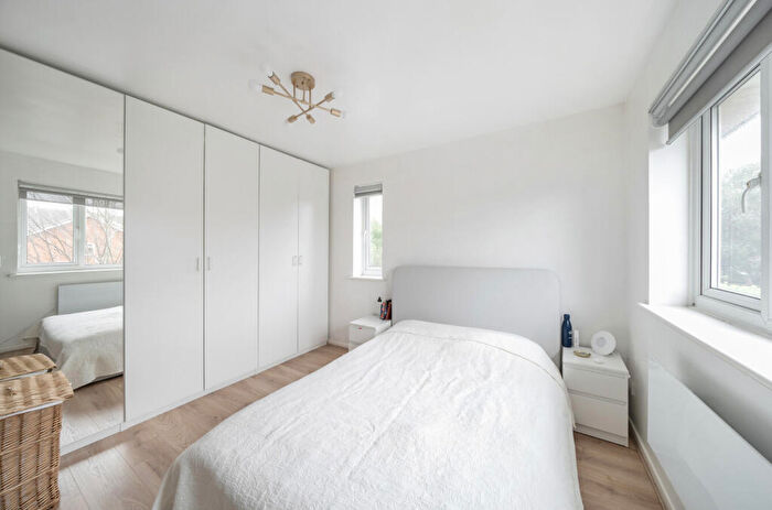 1 Bedroom House To Rent In Redwood Way, Barnet, EN5