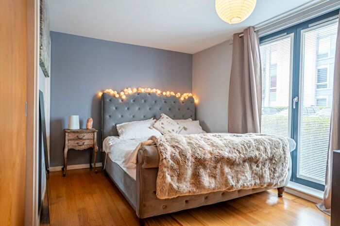 1 Bedroom Flat For Sale In Saltire Street, Edinburgh, EH5