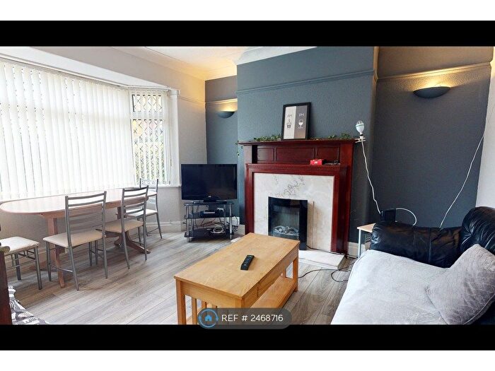 4 Bedroom Semi-Detached House To Rent In Ash Road, Leeds, LS6