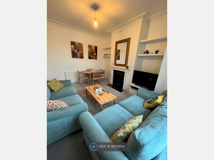 2 Bedroom Maisonette To Rent In Mitcham Lane, London, SW16