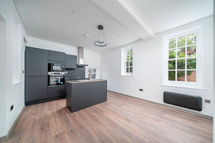 2 Bedroom Flat To Rent In South Street, Rochford, SS4