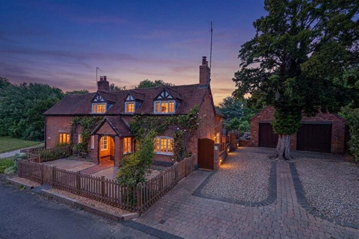 3 Bedroom Semi-Detached House For Sale In Old Snitterfield Road, Bearley, CV37