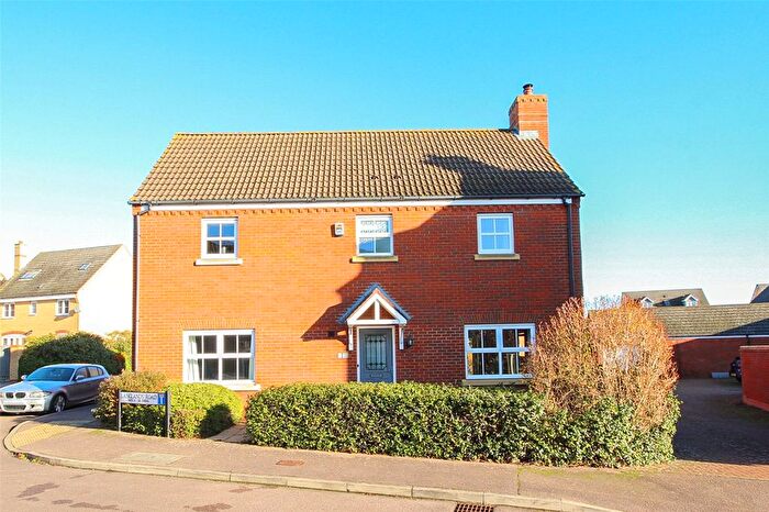 4 Bedroom Detached House For Sale In Langlands Road, Bedford, Bedfordshire, MK41