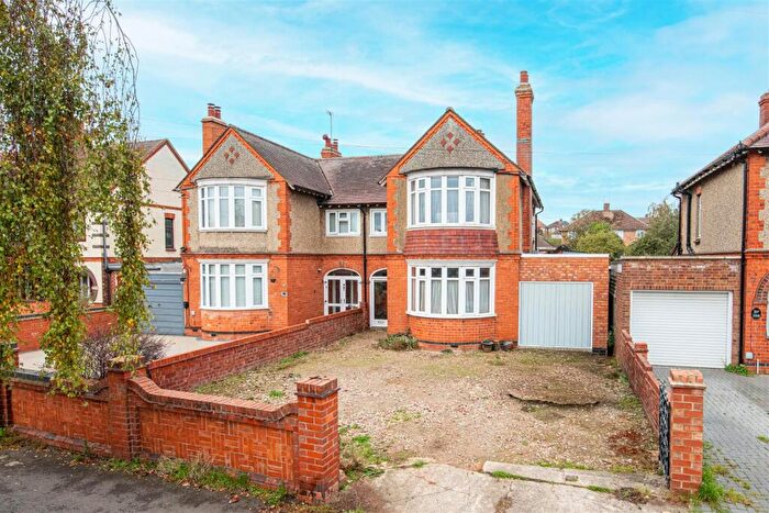 3 Bedroom Semi-Detached House For Sale In Northampton Road, Wellingborough, NN8