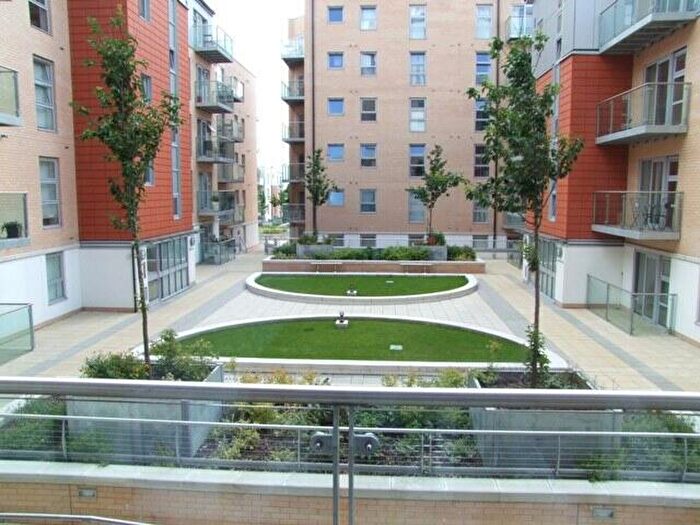 2 Bedroom Flat To Rent In Queen Mary Avenue, E18