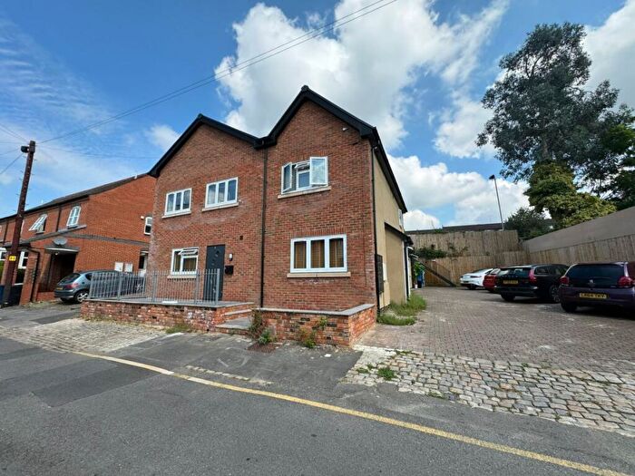 1 Bedroom Flat To Rent In Station Road, High Wycombe, HP13