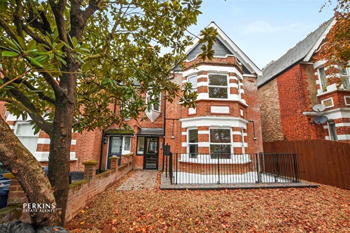 2 Bedroom Flat To Rent In Acton, W3