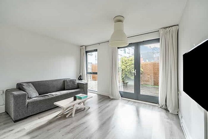 1 Bedroom Flat For Sale In Balls Pond Road, Hackney, London, N1