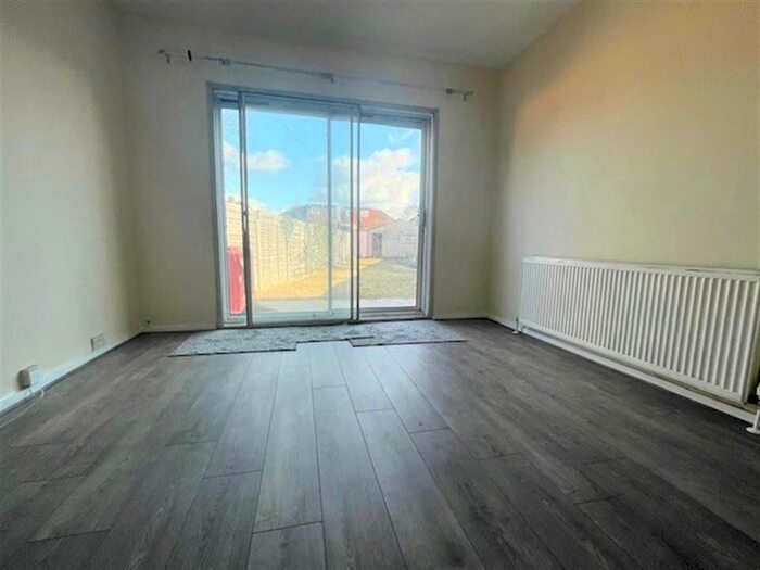 3 Bedroom Semi-Detached House To Rent In Vicarage Farm Road, Heston TW5