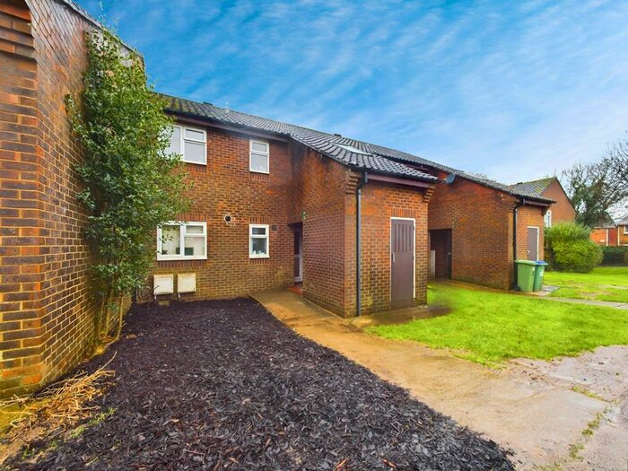 2 Bedroom Maisonette To Rent In Birches Road, Horsham, RH12