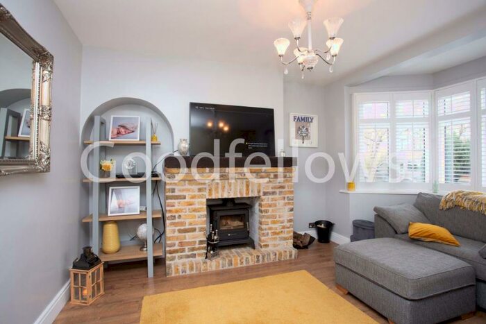 4 Bedroom House To Rent In Hartland Way, SM4