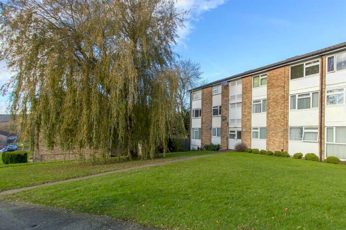 2 Bedroom Flat To Rent In Barnetts Shaw, Oxted, RH8