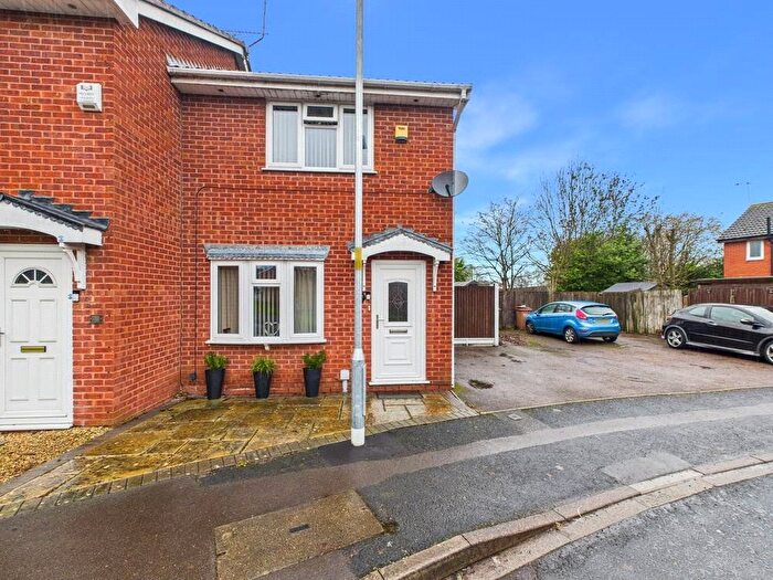 2 Bedroom End Terrace House For Sale In Barbers Close, Worcester, Worcestershire, WR4