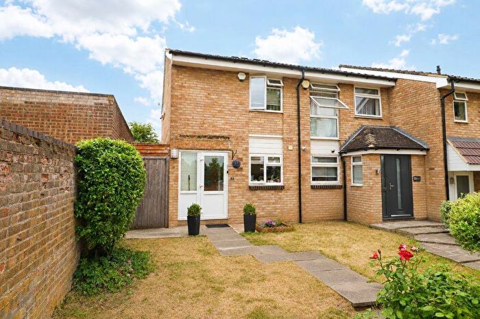 2 Bedroom End Of Terrace House For Sale In Glendower Crescent, Orpington, BR6
