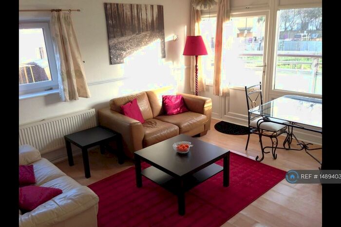 3 Bedroom Flat To Rent In Stockholm House, London, E1