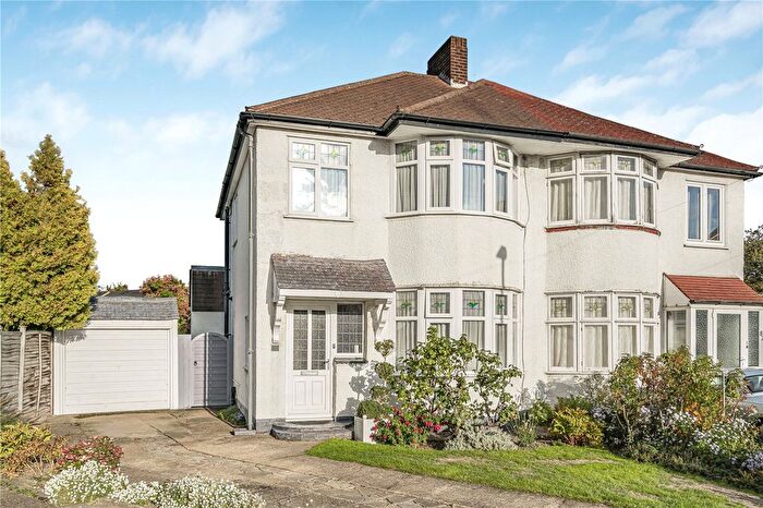 3 Bedroom Semi-detached House For Sale In Redfern Avenue, Whitton, Hounslow, TW4