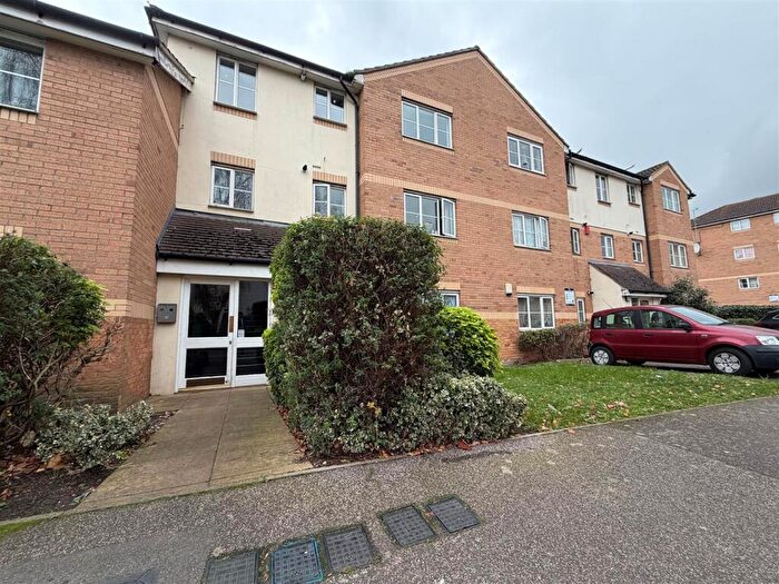 2 Bedroom Flat To Rent In Friars Close, Ilford, IG1