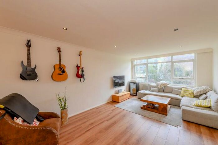 2 Bedroom Flat To Rent In Hill Court, Putney Hill, London, SW15