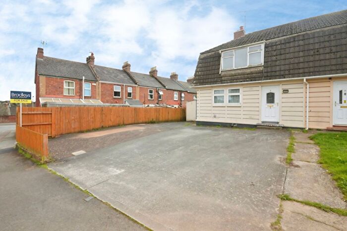 3 Bedroom End Of Terrace House For Sale In Ashleigh Close, Exeter, Devon, EX4