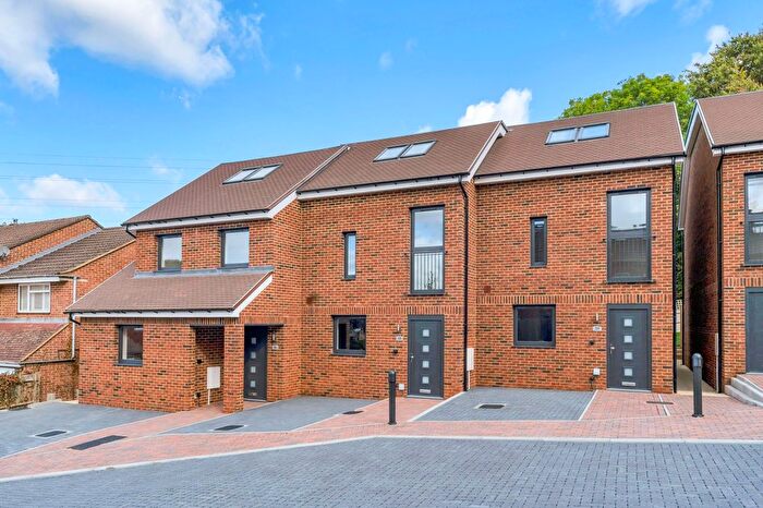 4 Bedroom Semi-Detached House To Rent In Quail Gardens, South Croydon, CR2