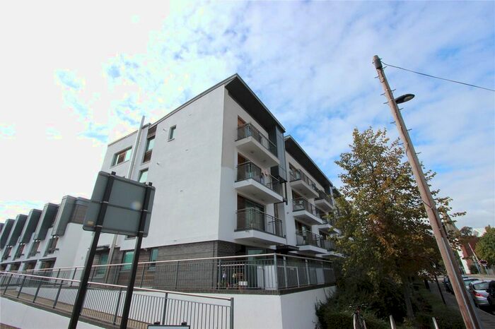 2 Bedroom Flat To Rent In Chapel Road, Southampton, Hampshire, SO14