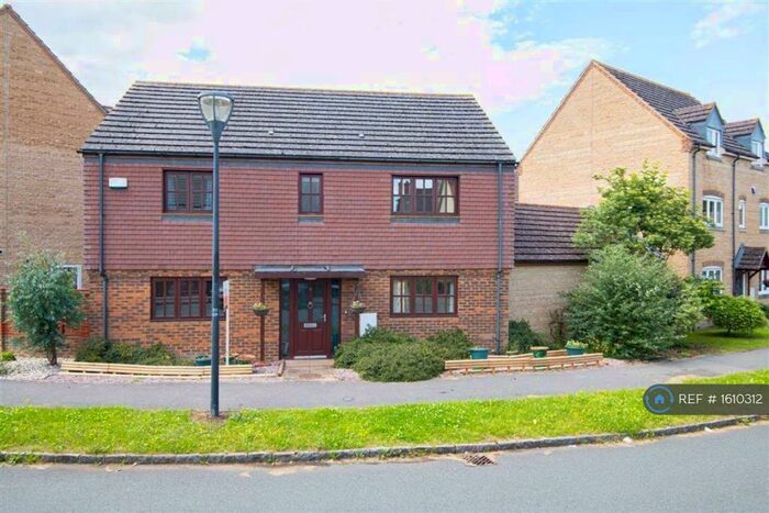 4 Bedroom Detached House To Rent In Goldhawk Road, Monkston Park, Milton Keynes, MK10