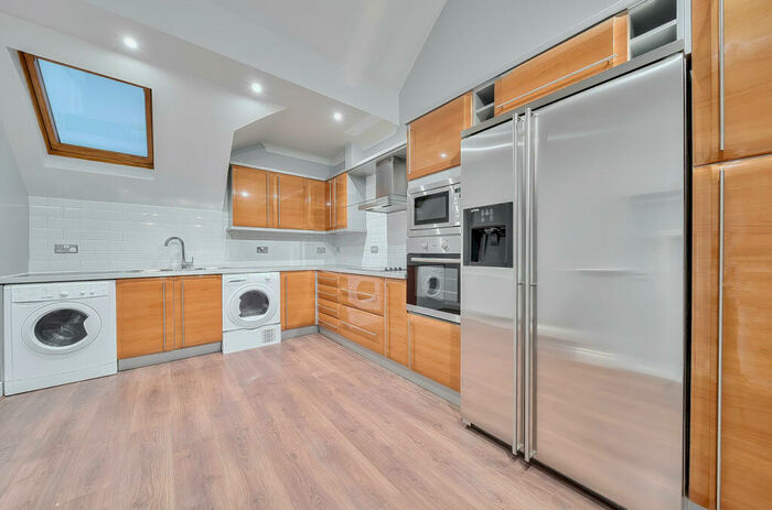 2 Bedroom Apartment To Rent In Page Heath Lane, Bromley, Kent, BR1