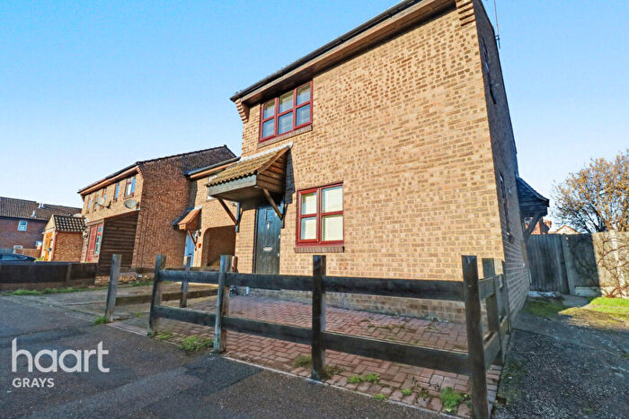 1 Bedroom Semi Detached House For Sale In Fielding Avenue, Tilbury, RM18