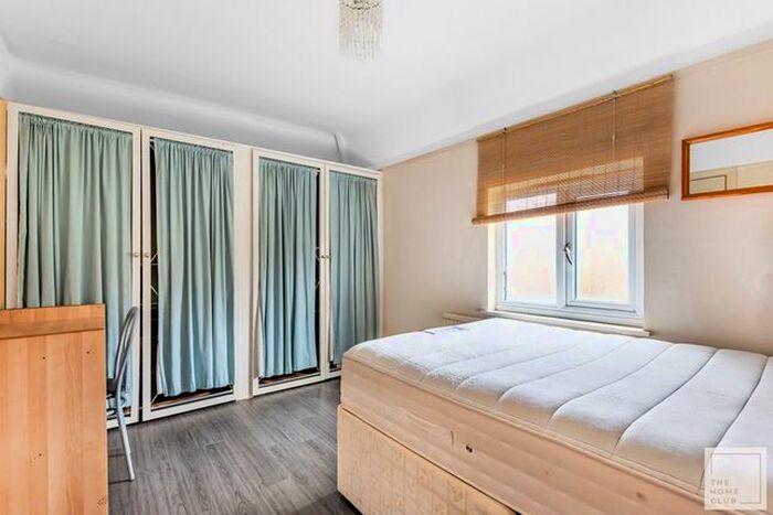 3 Bedroom Semi-Detached House To Rent In The Oval, Guildford, GU2