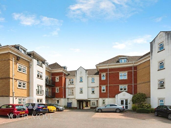 2 Bedroom Flat For Sale In Cochrane Drive, Dartford, Kent, DA1