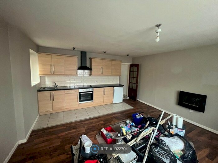 1 Bedroom Flat To Rent In Tulliallen, Liverpool, L22