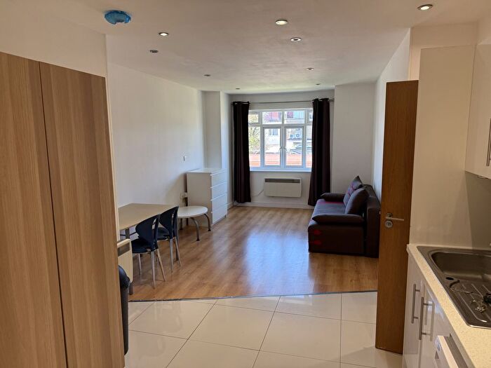 1 Bedroom Flat To Rent In Simon Court, NW4