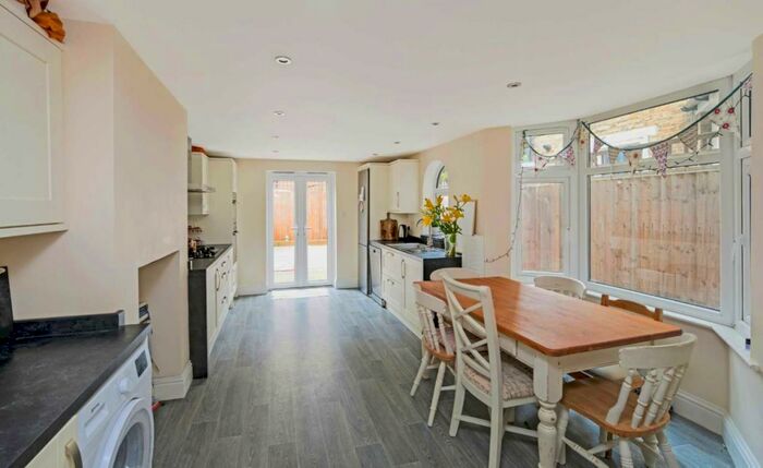 4 Bedroom House To Rent In Montrave Road, London, SE20