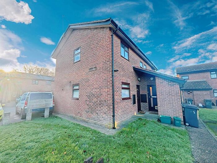 1 Bedroom Maisonette For Sale In Belvawney Close, Chelmsford, CM1