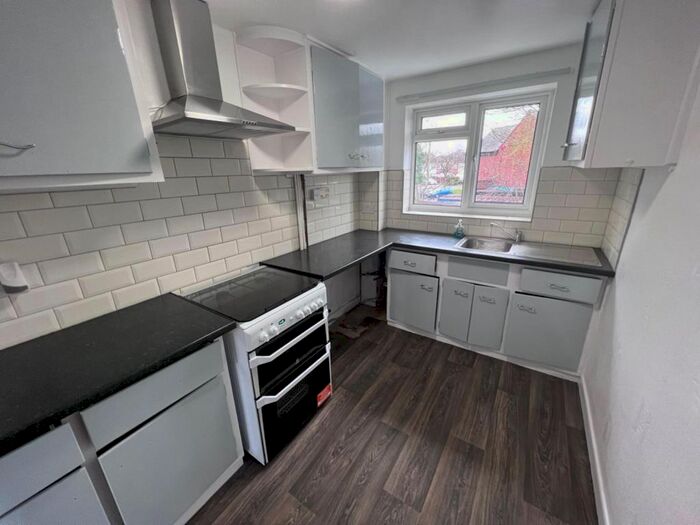 2 Bedroom Flat To Rent In Waterloo Crescent, Wigston, LE18