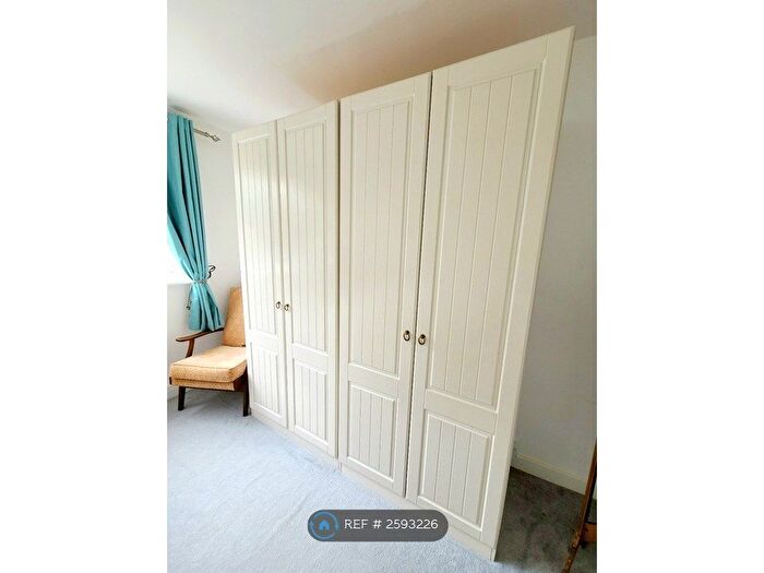 1 Bedroom Flat To Rent In Russell Road, Buckhurst Hill, IG9