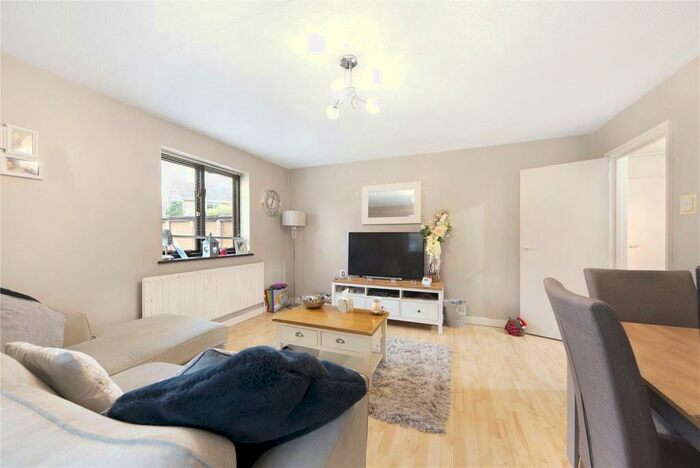 1 Bedroom Apartment To Rent In Collingwood Place, Walton-On-Thames, Surrey, KT12