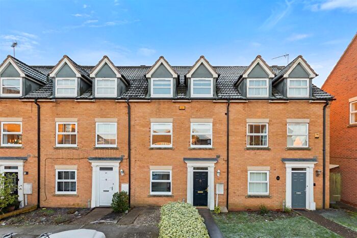 4 Bedroom Town House To Rent In Sissinghurst Drive, Thrapston, NN14