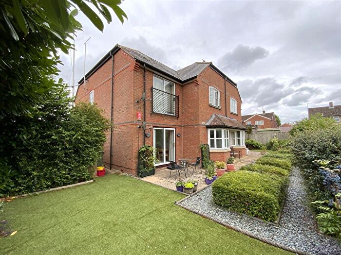 2 Bedroom Flat For Sale In Horn Lane, Stony Stratford, MK11