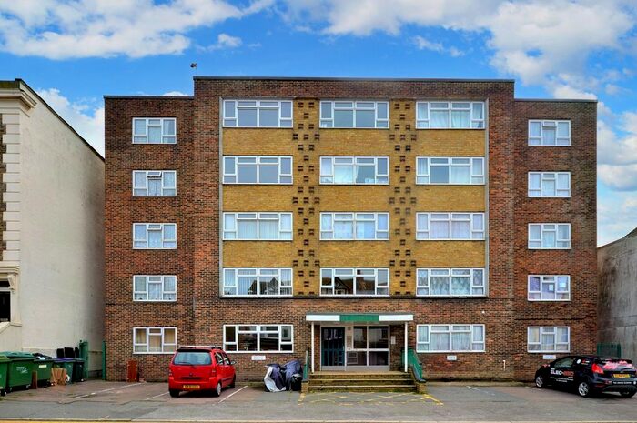 2 Bedroom Property To Rent In Dover Road, Folkestone, CT20