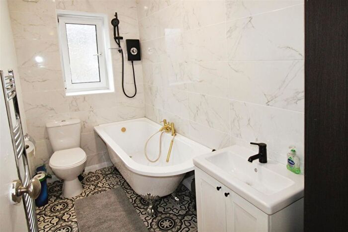 2 Bedroom End Of Terrace House To Rent In Cobden Street, Clayton, BD14