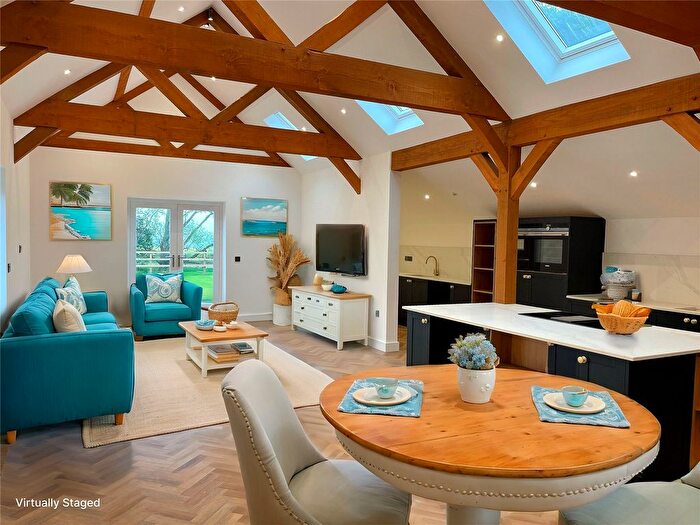 3 Bedroom Bungalow For Sale In Rawreth Lane, Rawreth, Wickford, Essex, SS11