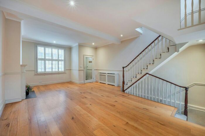 3 Bedroom Flat To Rent In Waterford Road, London, SW6