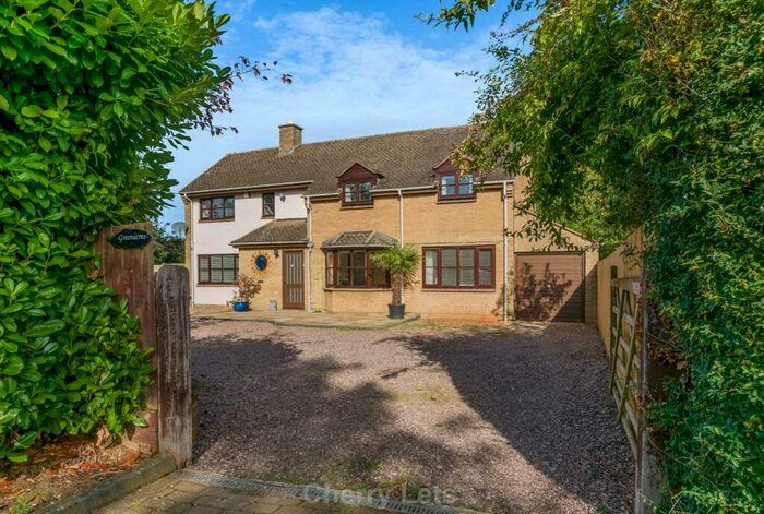 4 Bedroom Detached House To Rent In Clifton Road, Deddington, OX15