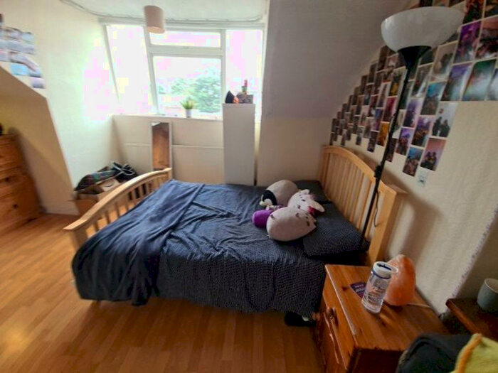 6 Bedroom House To Rent In Delph Mount, Leeds, LS6