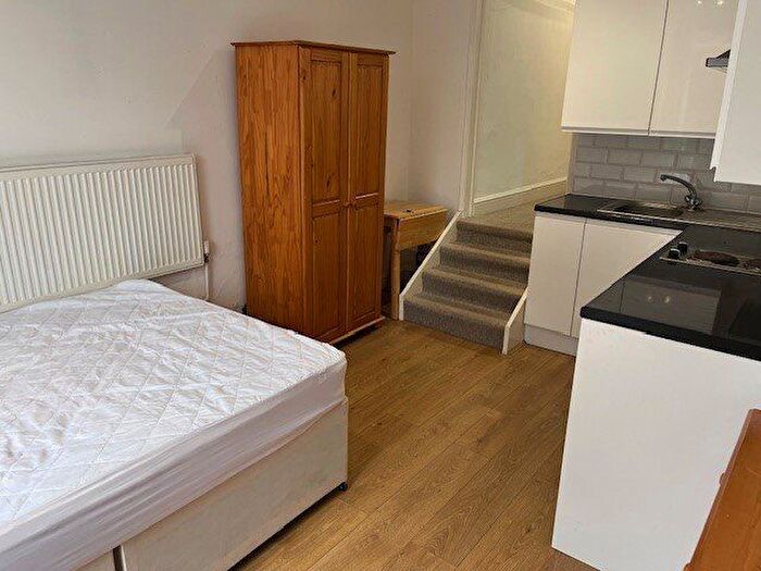 Studio To Rent In Manstone Road, London, NW2