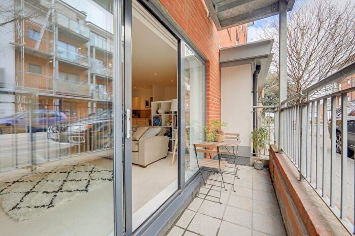 1 Bedroom Flat For Sale In Desvignes Drive, Hither Green, London, SE13