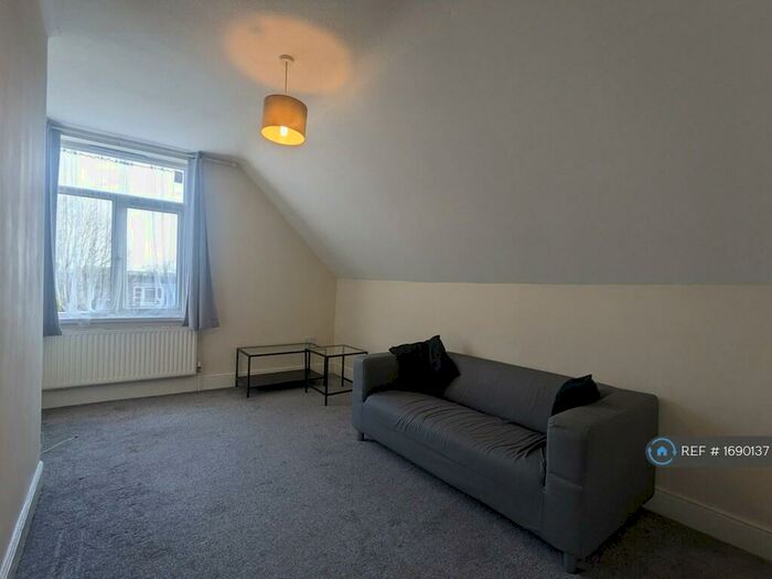 1 Bedroom Flat To Rent In Cotteridge, Birmingham, B30