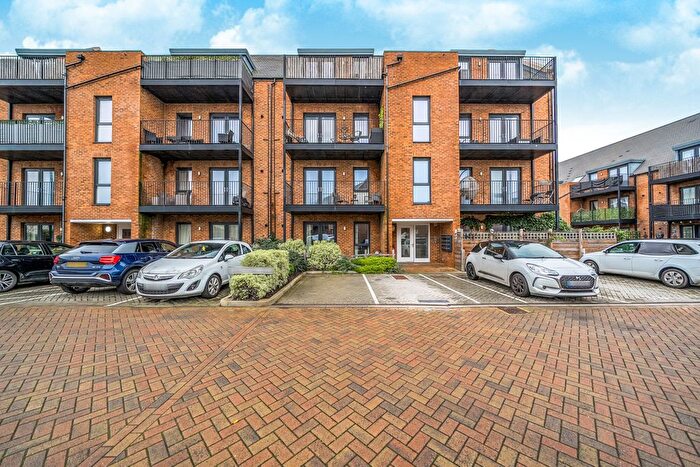 1 Bedroom Flat For Sale In Crusade Way, Strood, Rochester, ME2