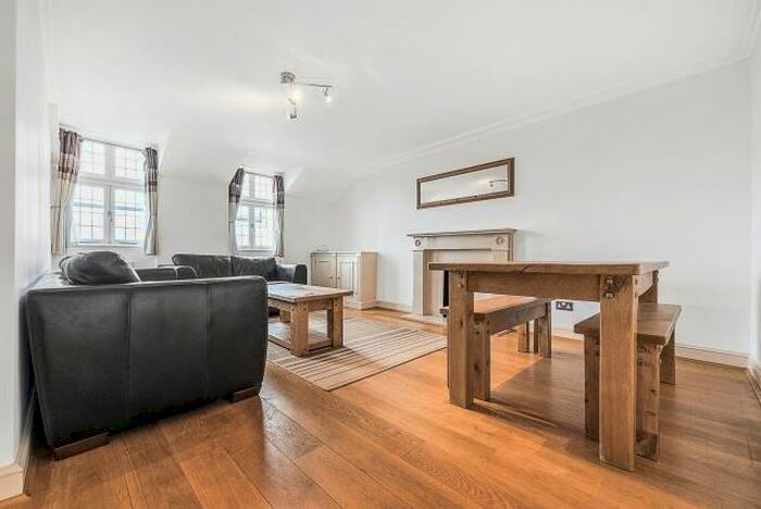 3 Bedroom Flat To Rent In Seymour Place, Marylebone, London, W1H